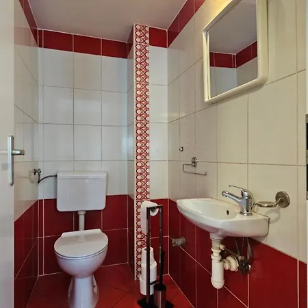 Апартаменти Industrial Vibe Flat