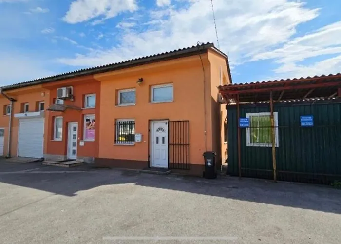 Apartment Industrial Vibe Flat